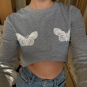 Gray long sleeve crop top with white lace butterflies🦋